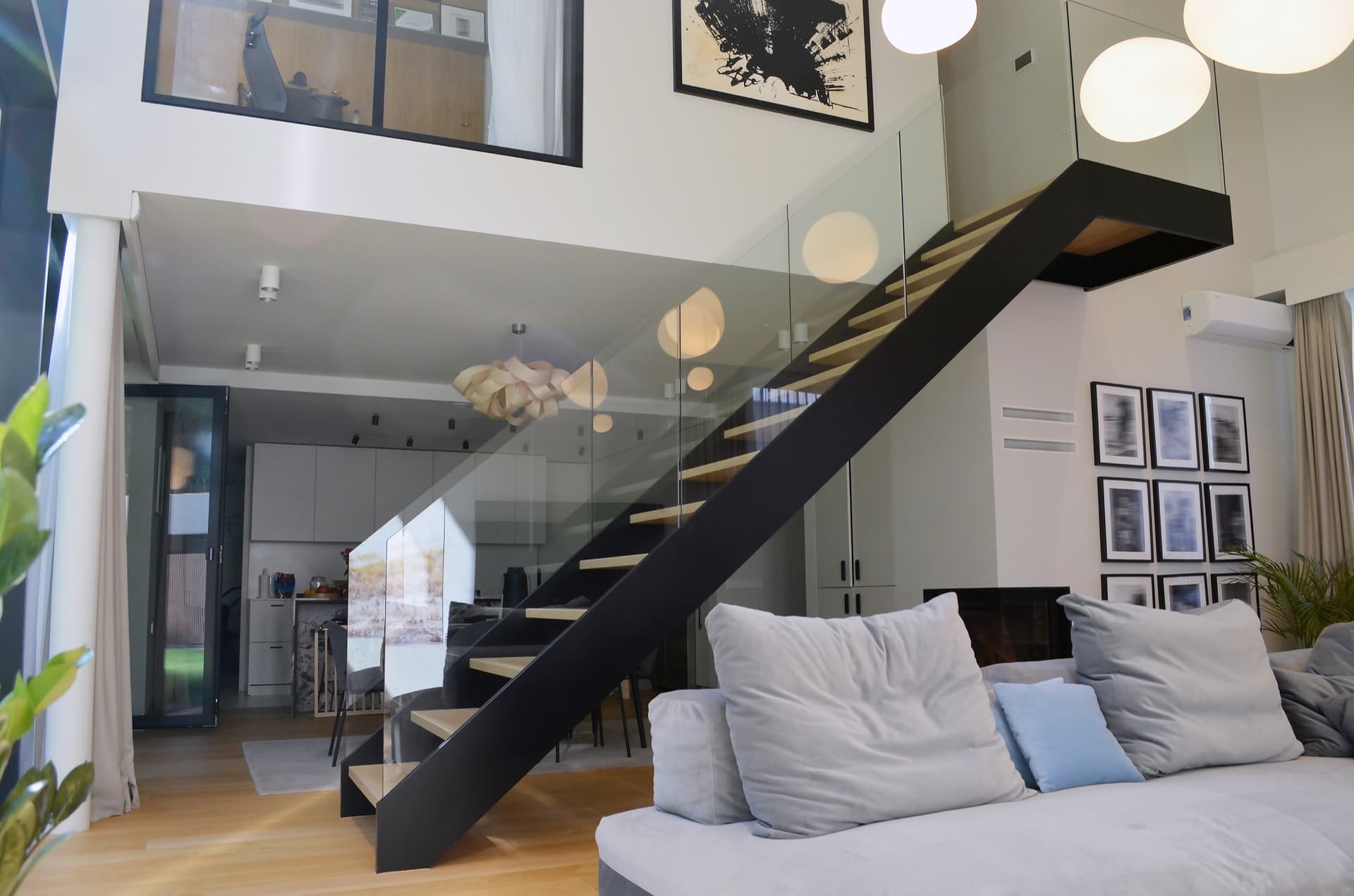 Glass & Contemporary Staircases — project 2